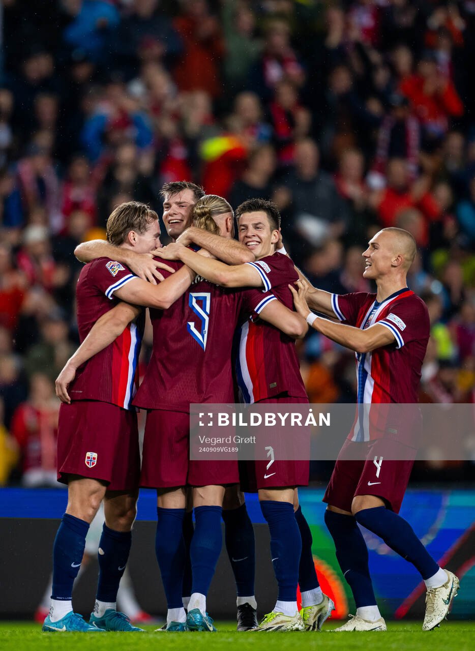 Erling Braut Haaland of Norway celebrates with teammates