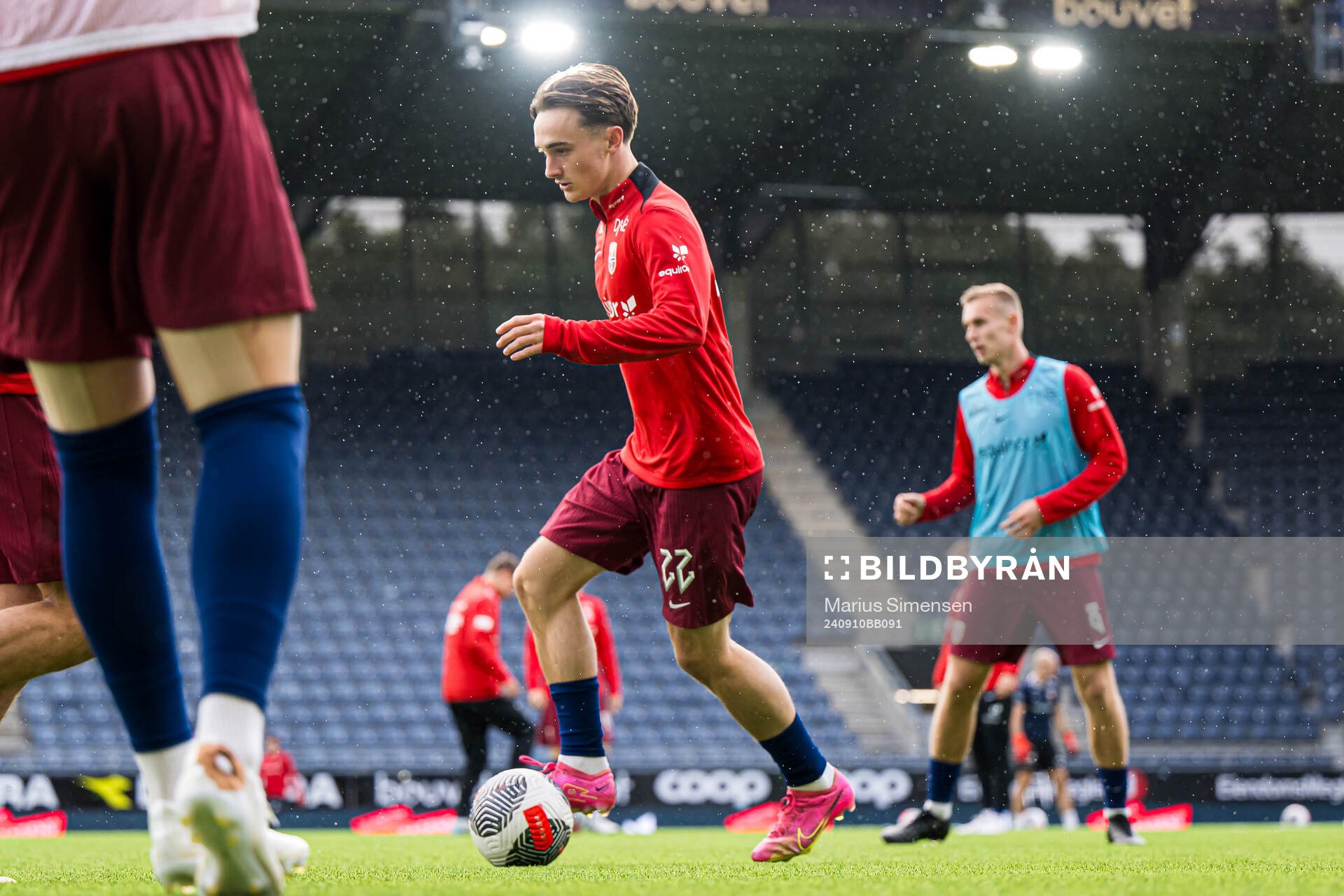 Marius Sivertsen Broholm of Norway warms up