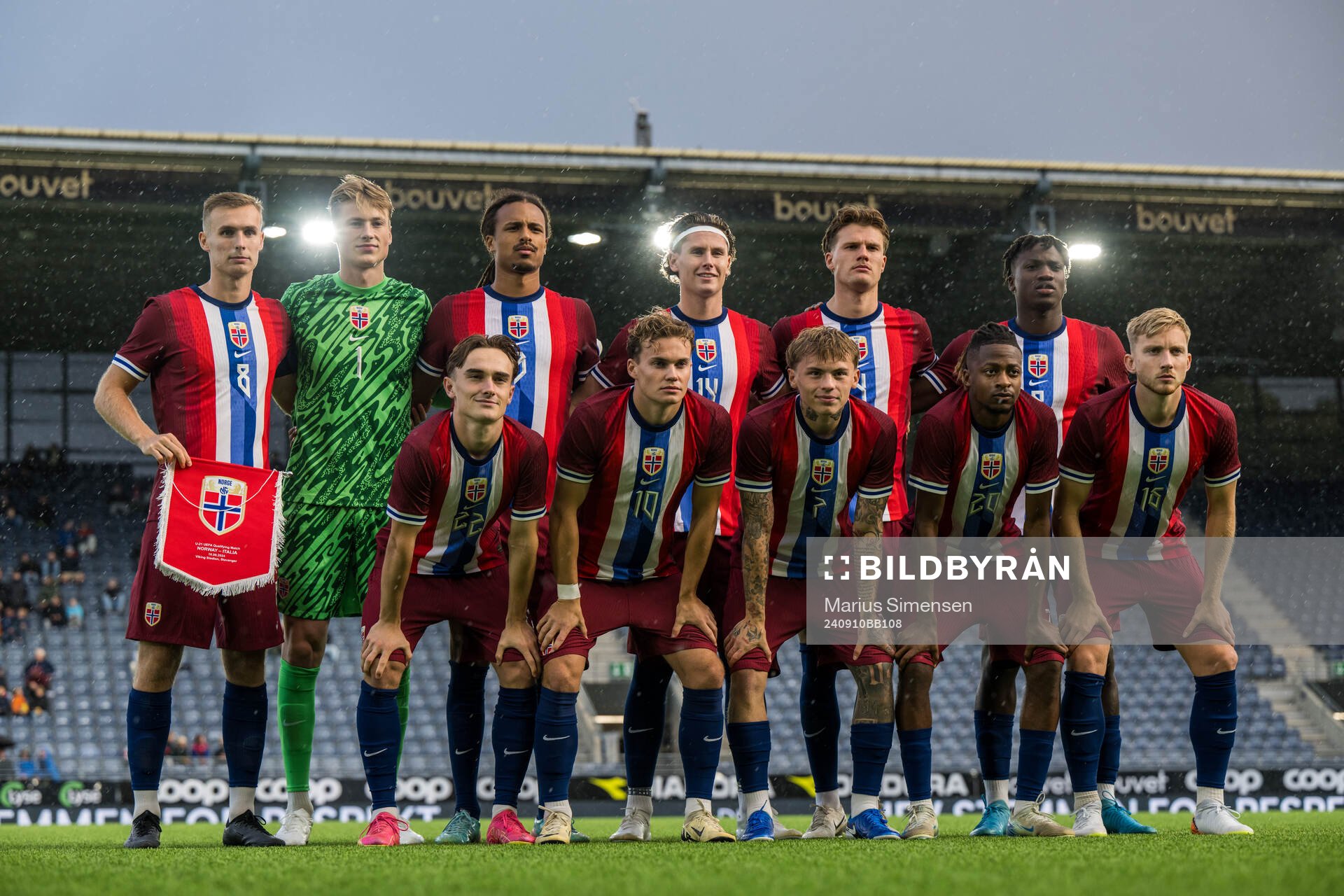 The starting eleven of Norway, from the top left; Sivert