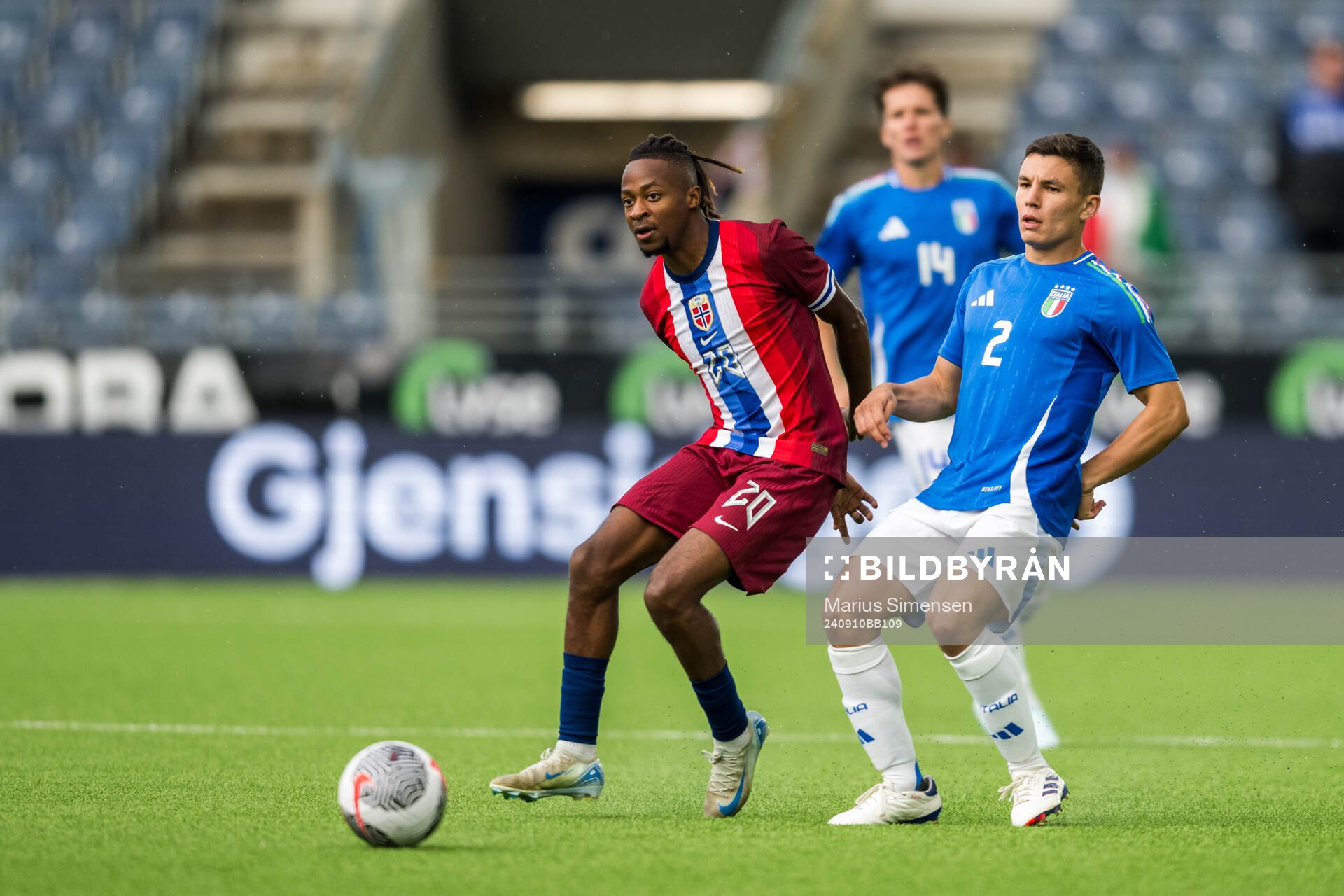 Joel Mugisha of Norway and Mattia Zanotti of Italy during the UEFA European Under-21 Qualifier football match between Norway and Italy on September 10, 2024 in Stavanger.