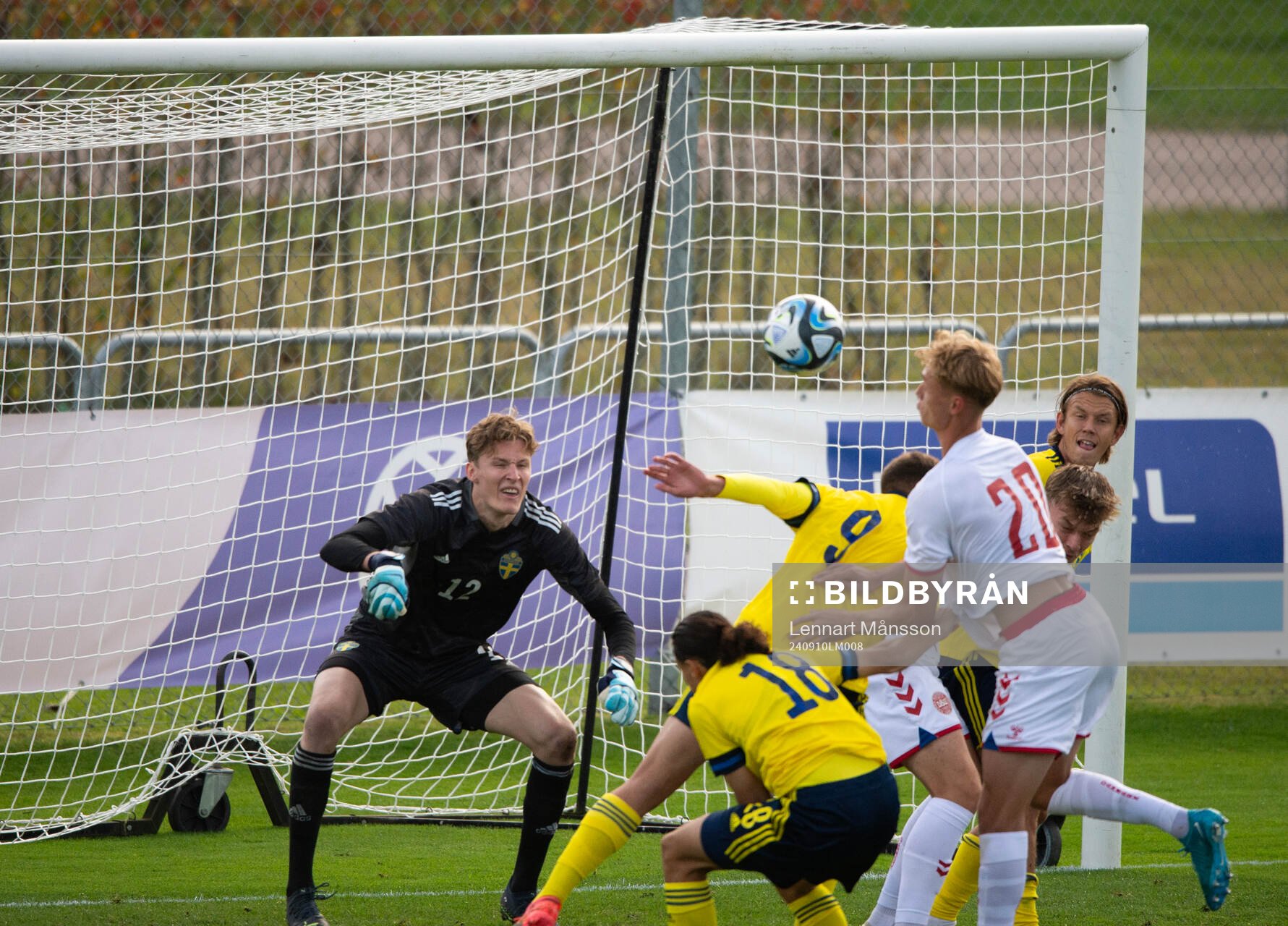 Sveriges målvakt Alexander Sandahl i U20 landskampen