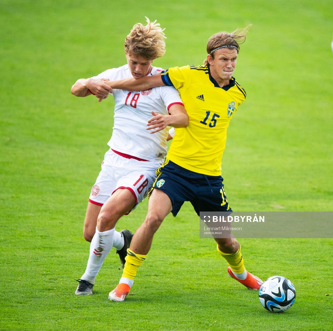 Sveriges Kasper Karlsson och Danmarks Andreas Nibe i U20