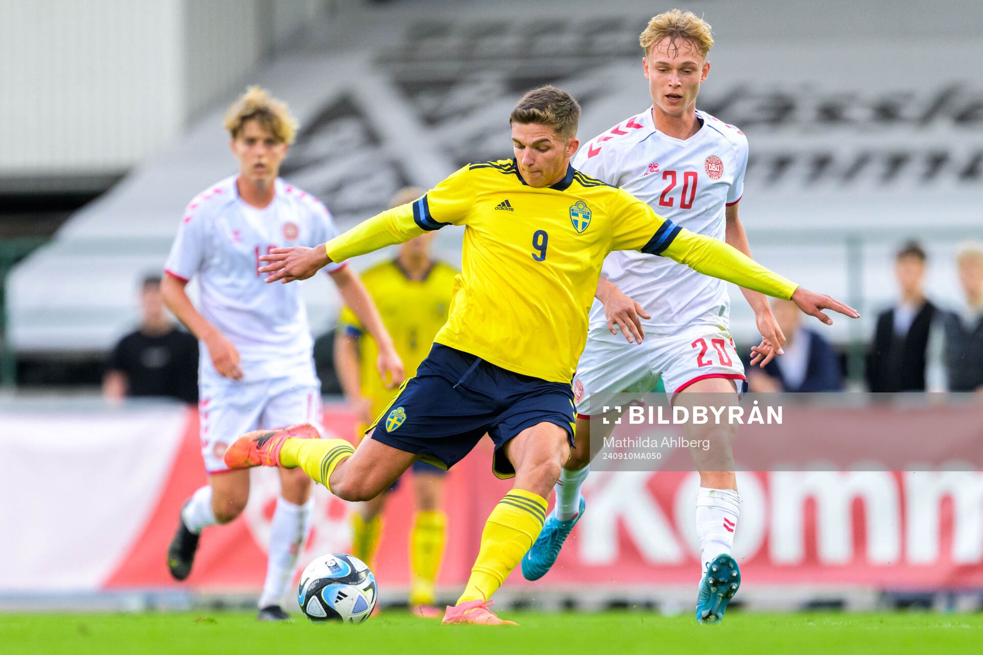 Leonardo De Oliveira of Sweden and Kasper Davidsen of
