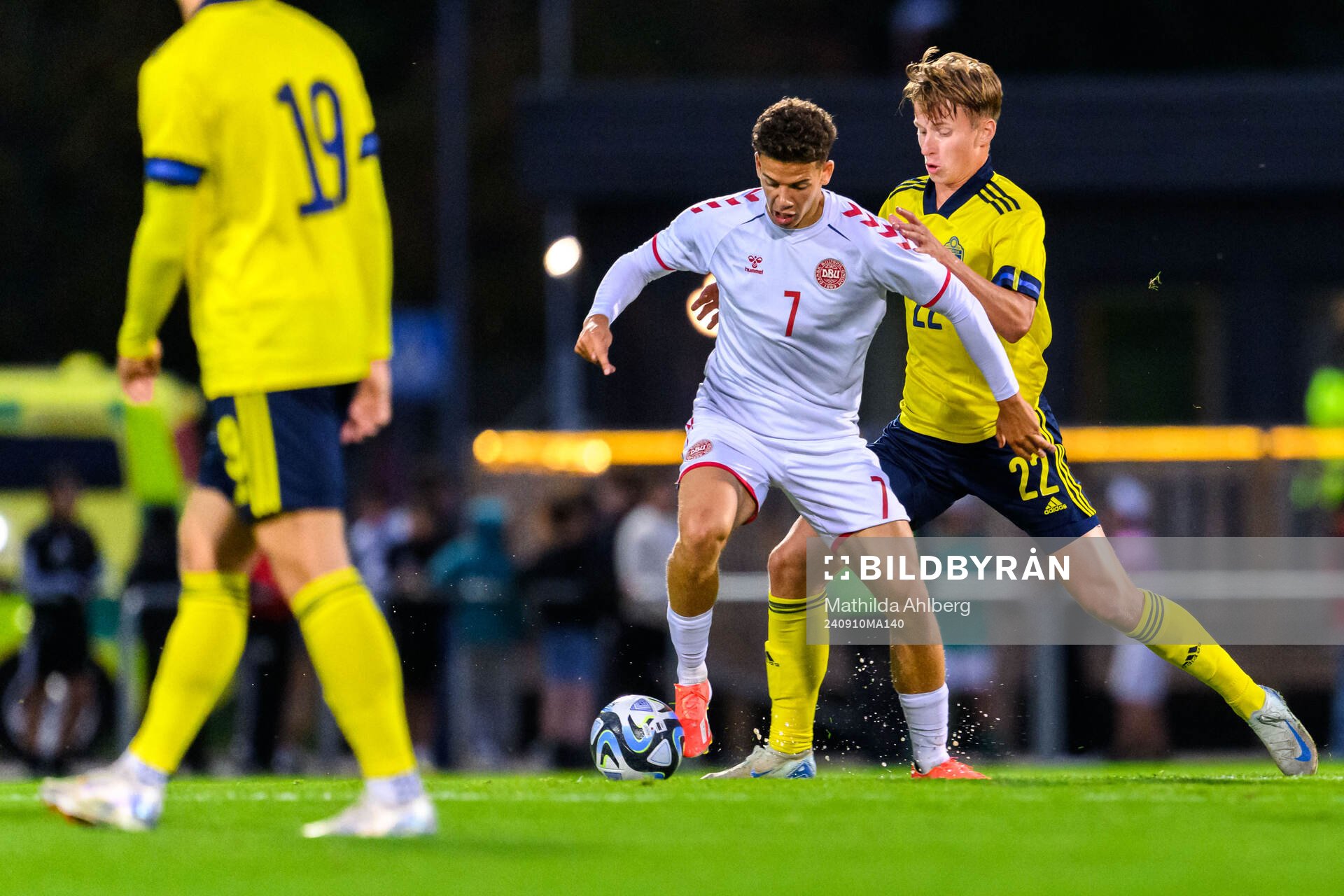 Clement Bischoff of Denmark and Lukas Kjellnäs of Sweden