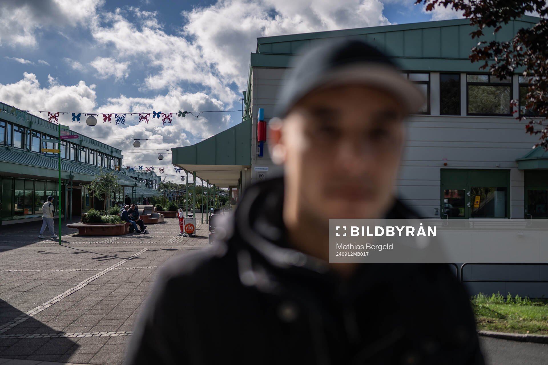 Vårväderstorget syns bakom Häckens Ali Youssef