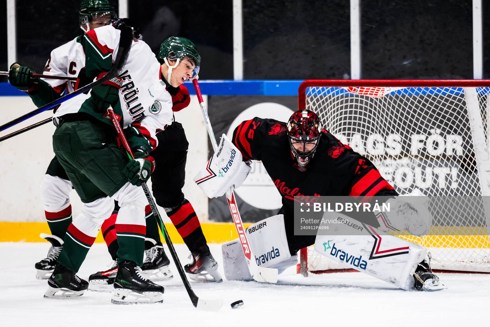 Frölundas Gustav Rydahl och Malmö Redhawks målvakt