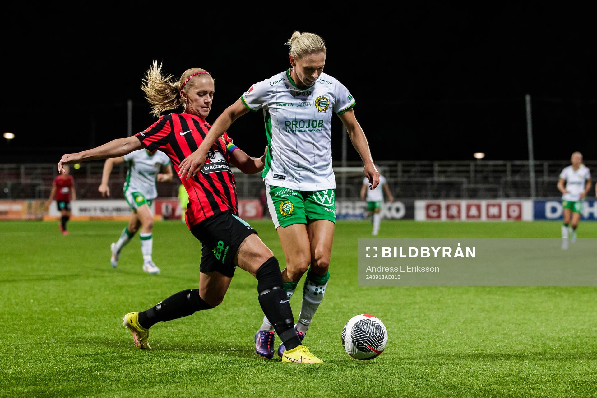 Brommapojkarnas Elsa Karlsson och Hammarbys Jonna Andersson