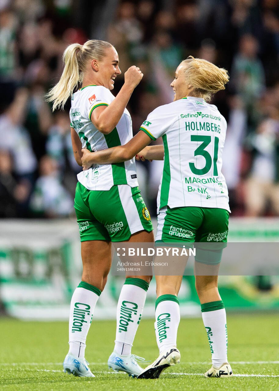 Hammarbys Cathinka Tandberg och Smilla Holmberg jublar