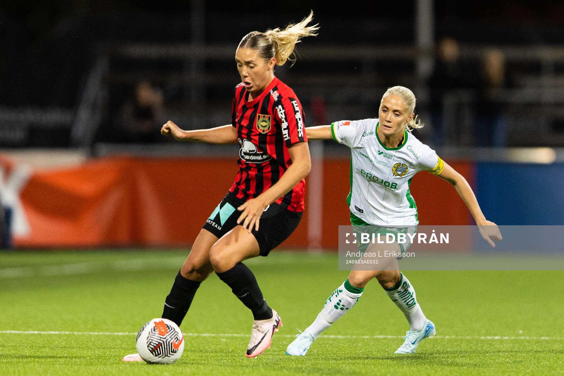Brommapojkarnas Tuva Ölvestad och Hammarbys Alice Carlsson