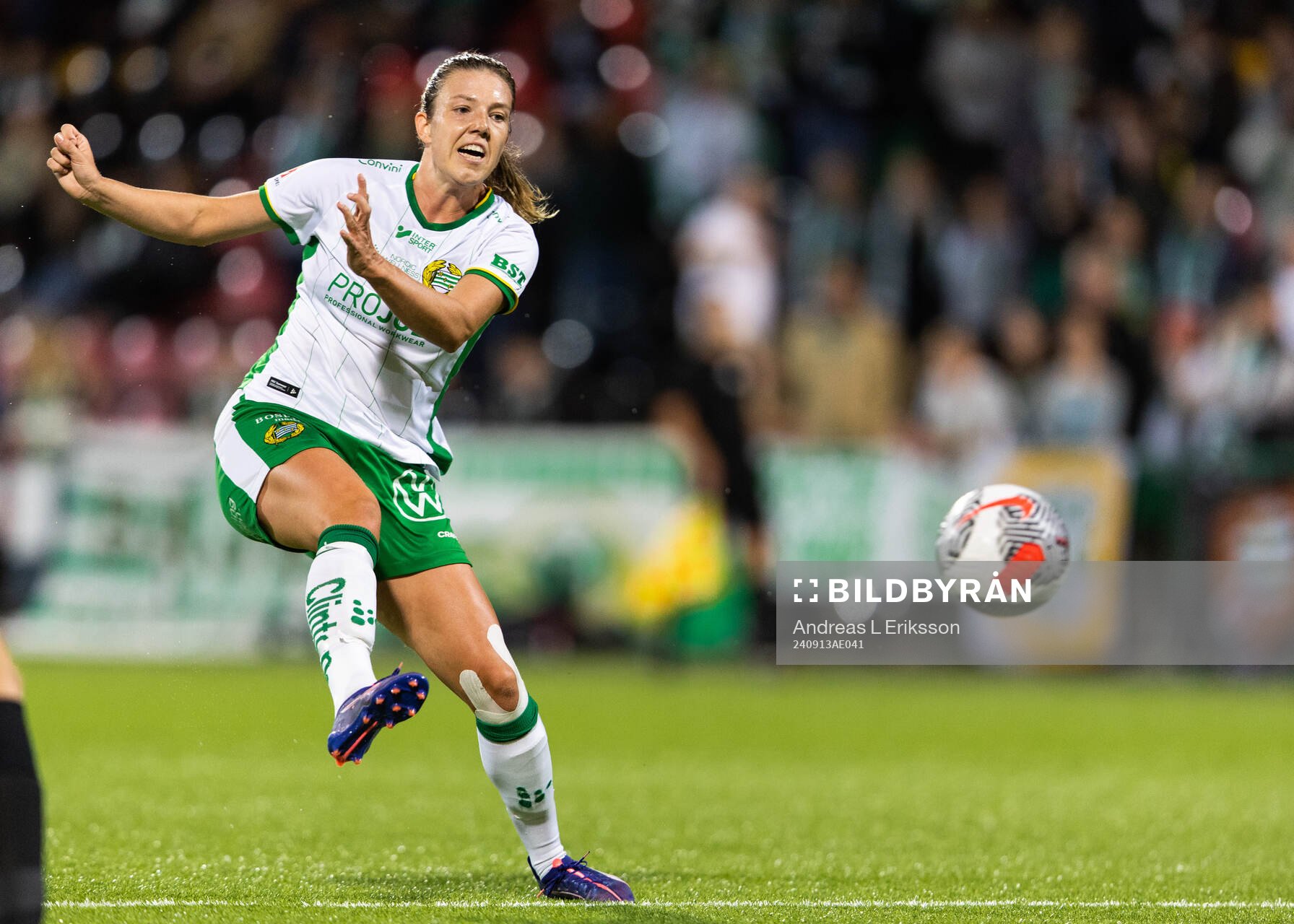 Hammarbys Emma Westin med ett skott