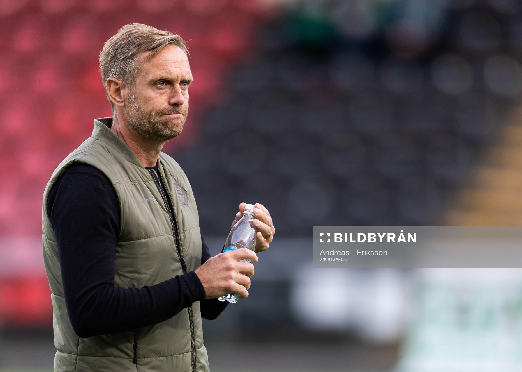 Hammarbys tränare Martin Sjögren innan fotbollsmatchen i Damallsvenskan mellan Brommapojkarna och Hammarby den 13 september 2024 i Stockholm.
