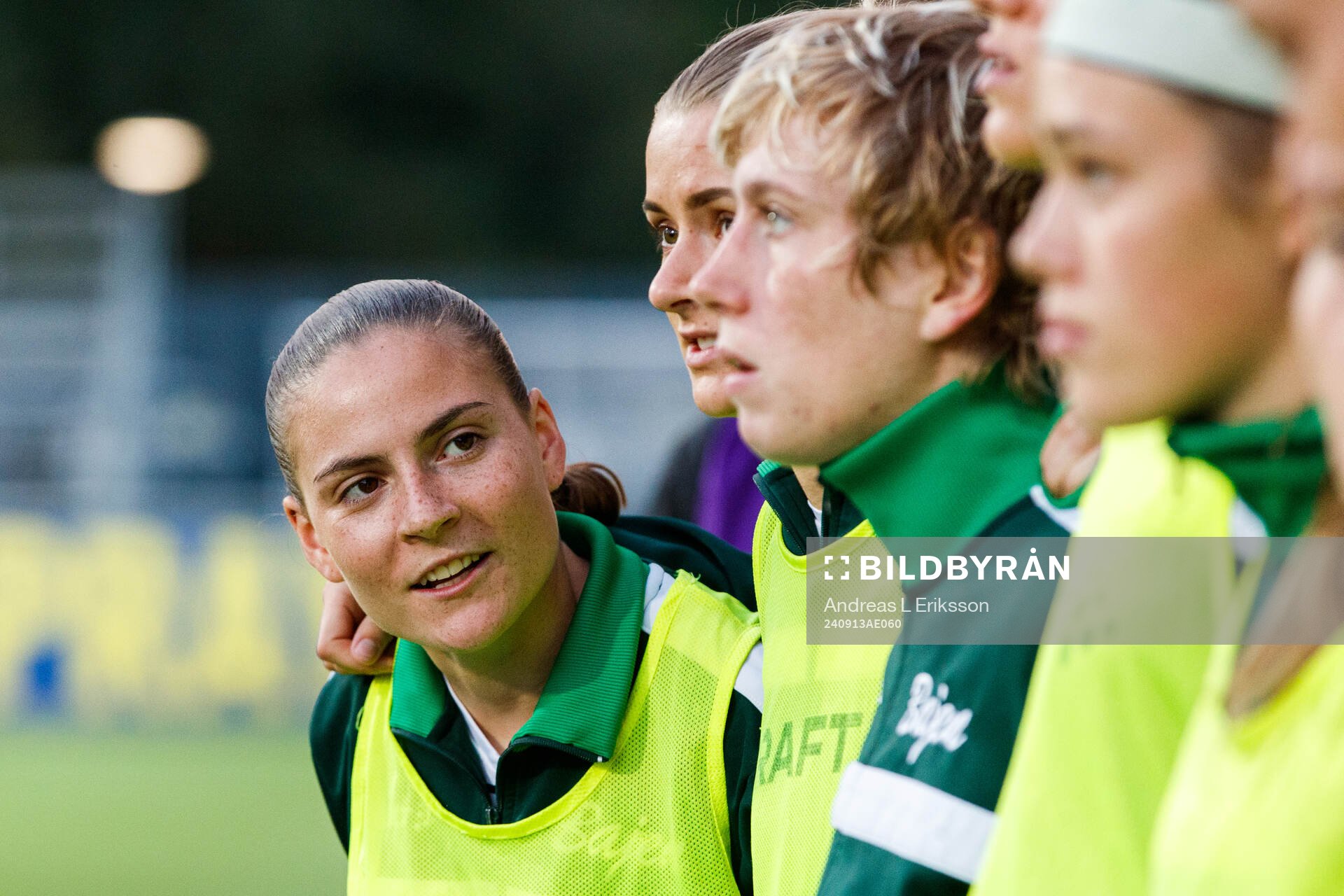 Hammarbys Smilla Vallotto innan fotbollsmatchen i