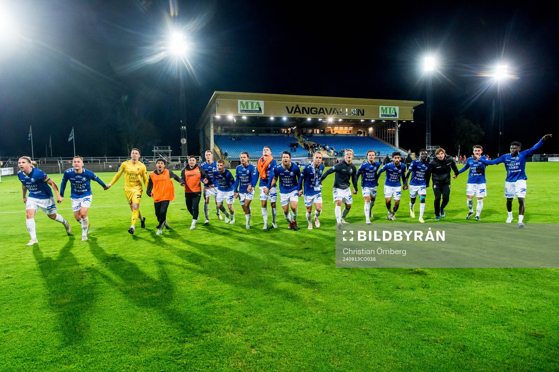 Trelleborgs spelare jublar efter fotbollsmatchen i Superettan mellan Trelleborg och Örebro den 13 september 2024 i Trelleborg. 