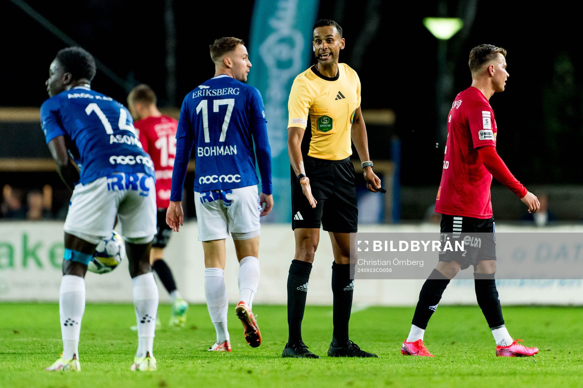 Domare Farouk nehdi under fotbollsmatchen i Superettan mellan Trelleborg och Örebro den 13 september 2024 i Trelleborg. 