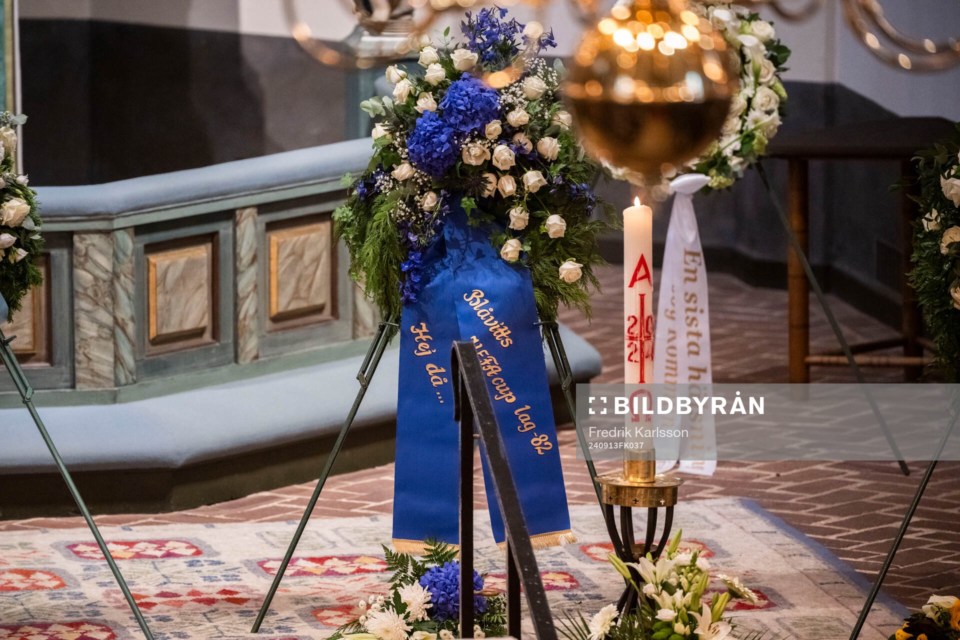 A floral wreath from IFK Göteborg football team 1982
