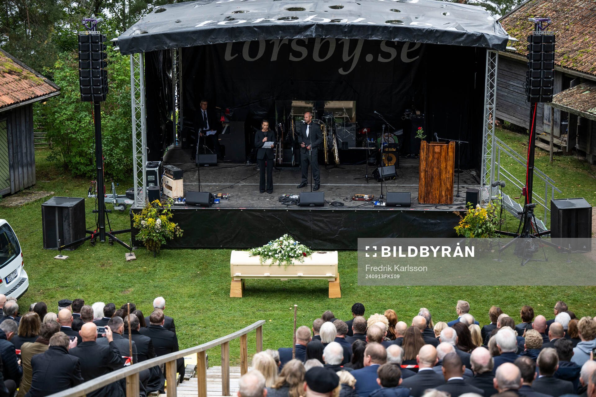 Daughter Lina Eriksson and son Johan Eriksson during a ceremony at Kollsberg hembygdsgård after the funeral of Sven-Göran Eriksson on September 13, 2024 in Torsby.