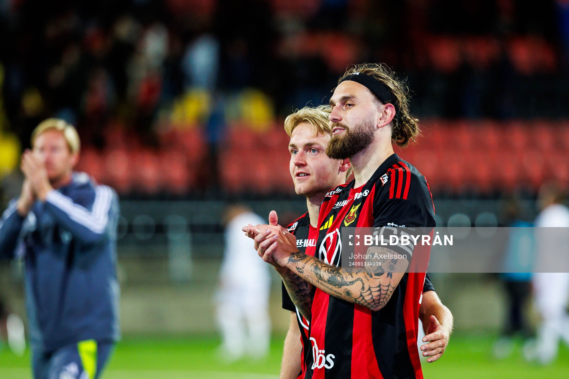 Östersunds Simon Marklund och Ali Suljic jublar