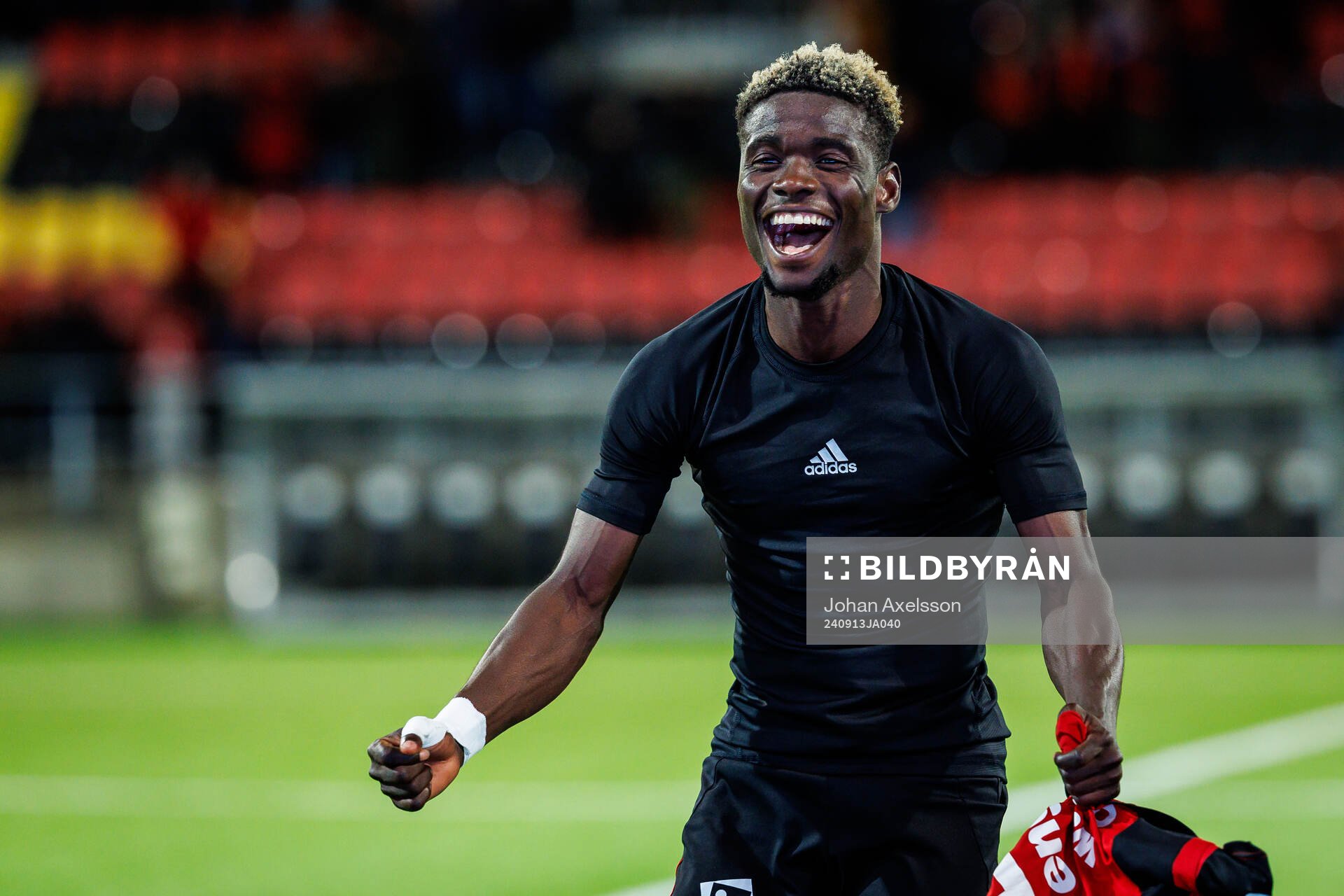 Östersunds Assiedou Yannick Armel Adjoumani jublar