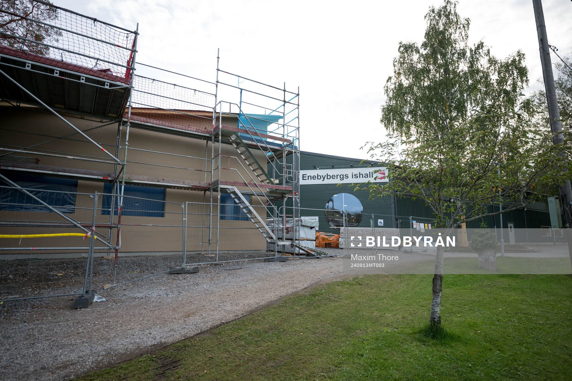 Exteriör av Enebybergs ishall