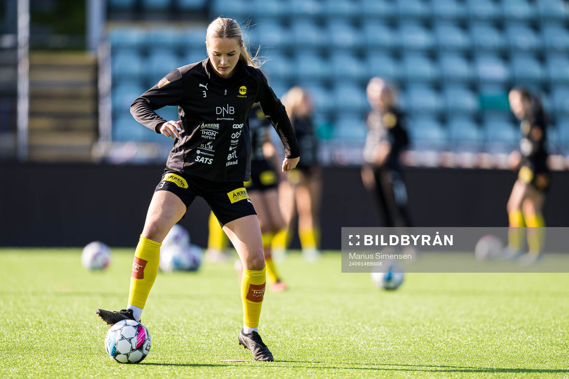 Oda Mathilde Johansen of LSK Kvinner warms up