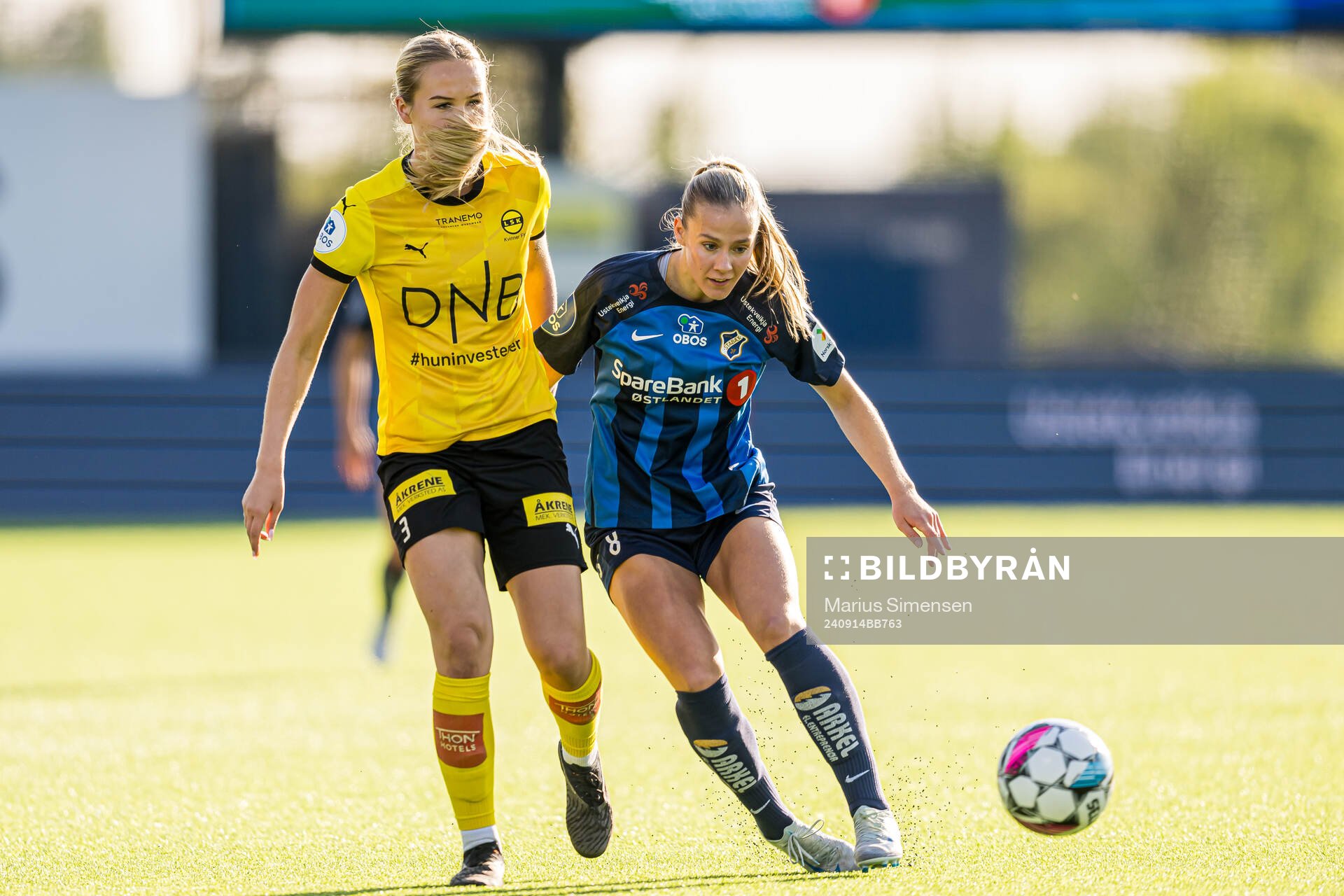 Oda Mathilde Johansen of LSK Kvinner and Emilie Libakken
