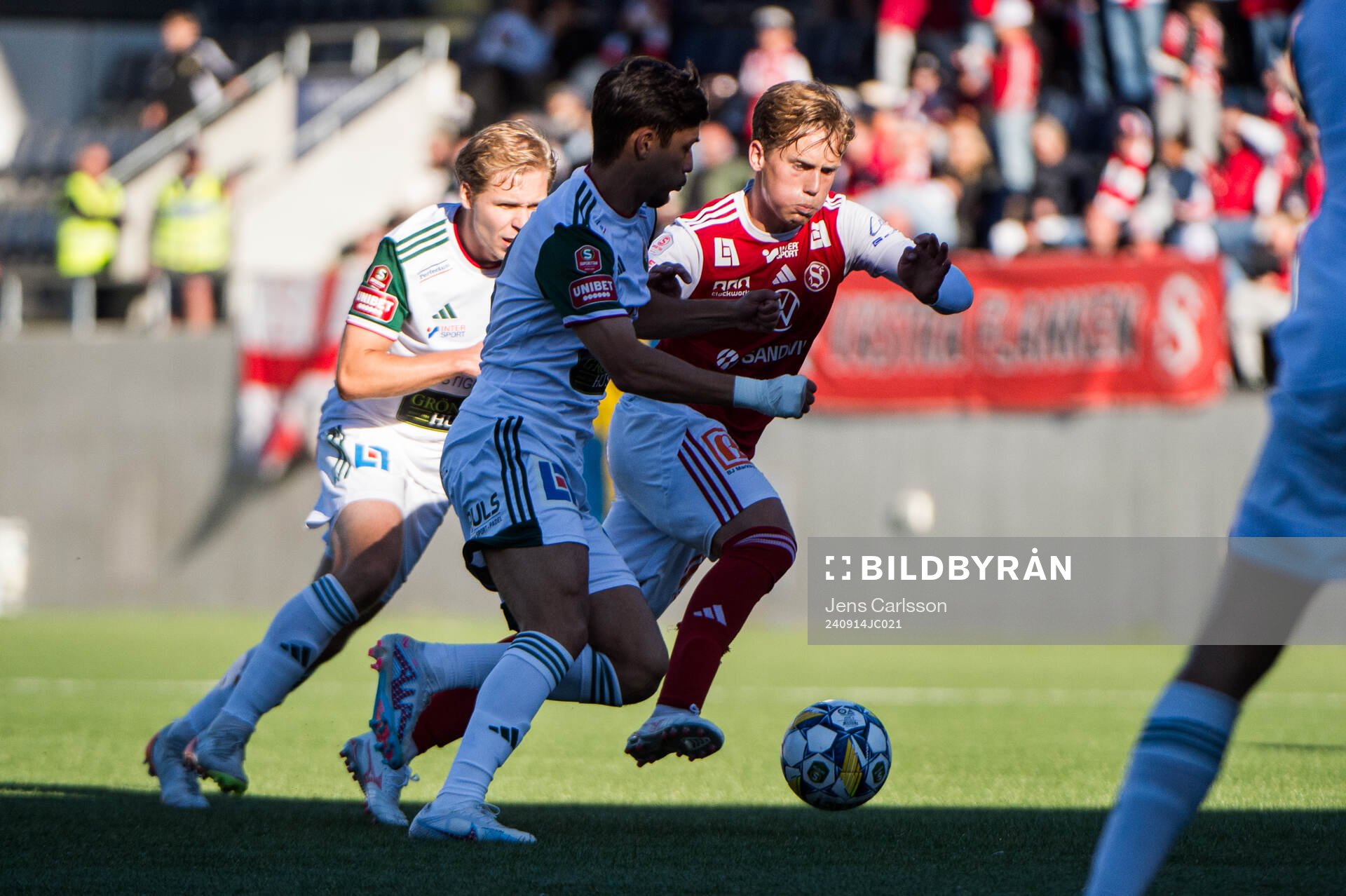 Skövde AIKs Alper Demirol och Sandvikens IFs Ludwig
