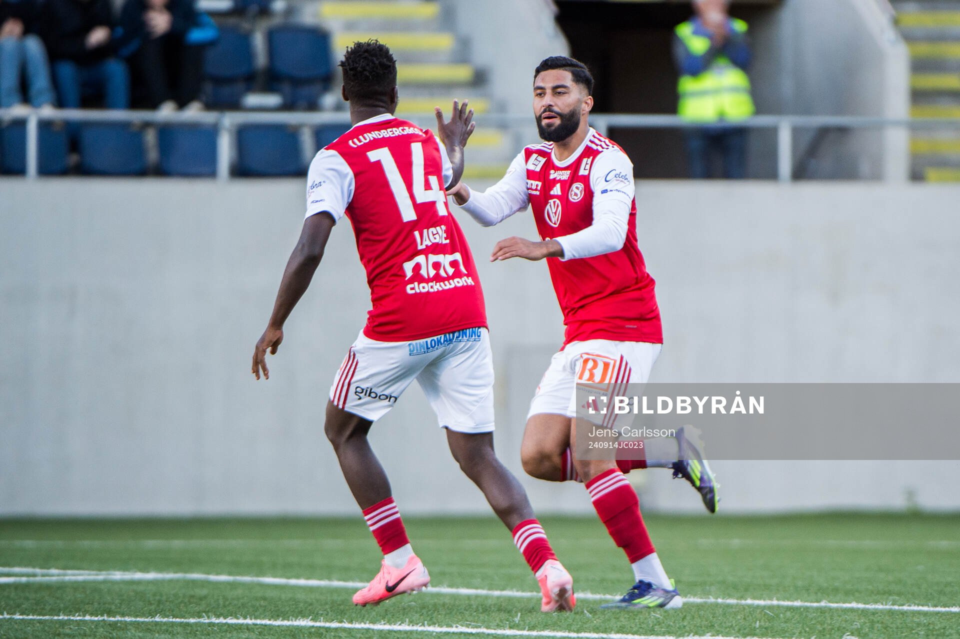 Sandvikens IFs Calvin Kabuye jublar