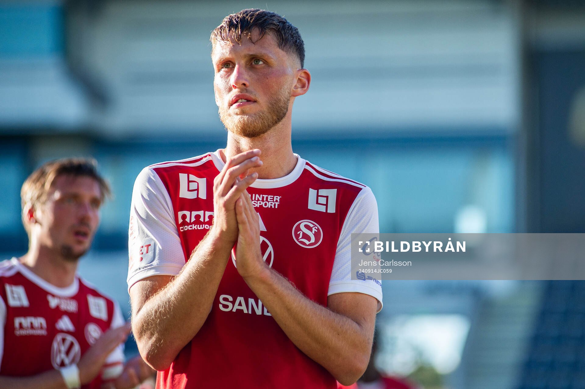Sandvikens IFs Emil Engqvist tackar publiken