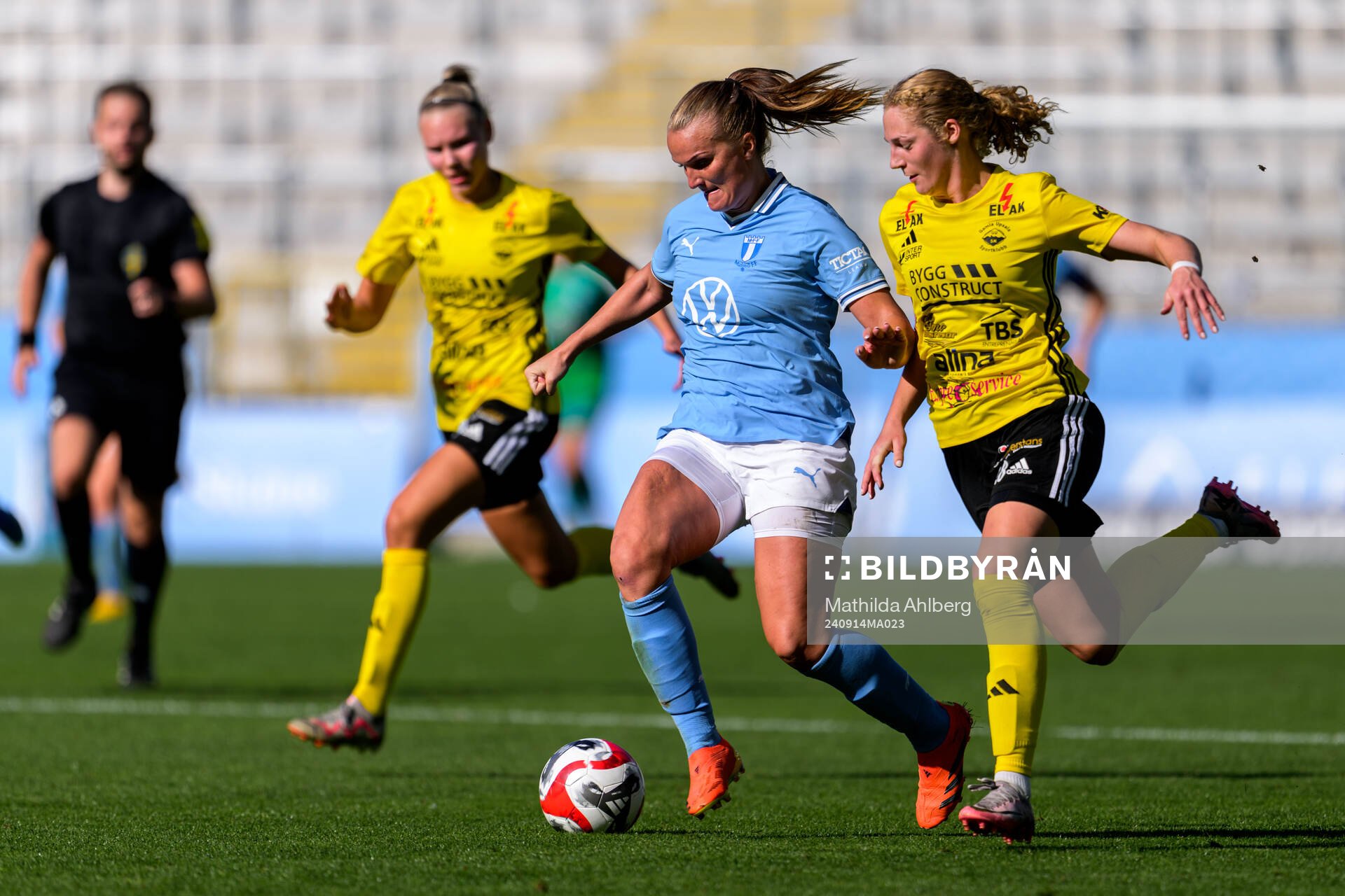 Malmö FFs Lovisa Gustafsson och Gamla Upsalas Julia