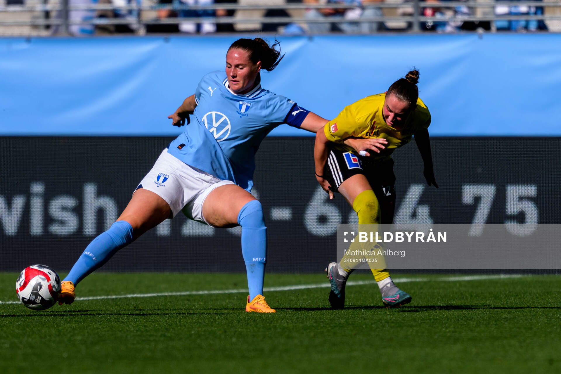 Malmö FFs Linnea Svensson och Gamla Upsalas Sofia Paulsson