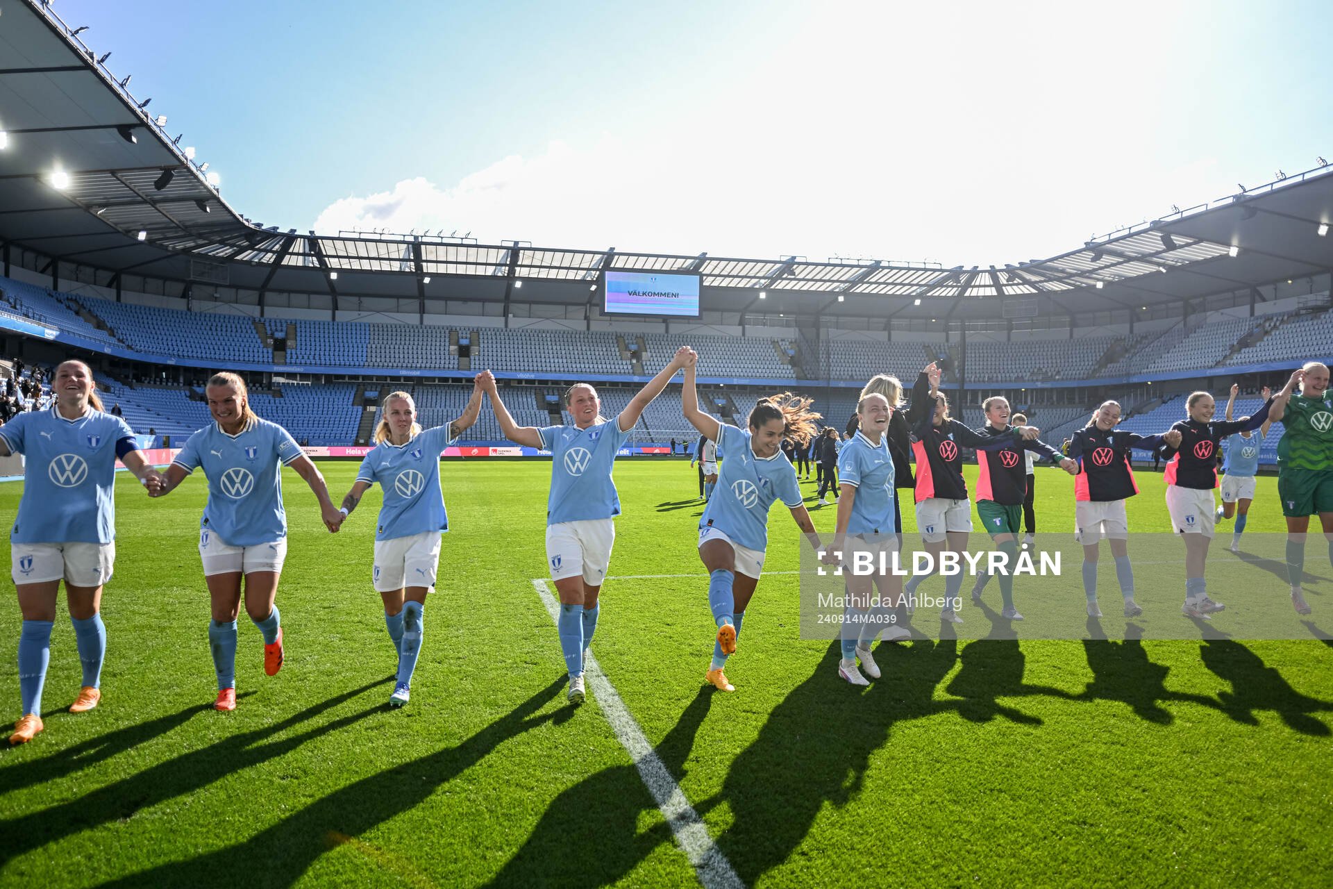 Malmö FFs spelare jublar med publiken