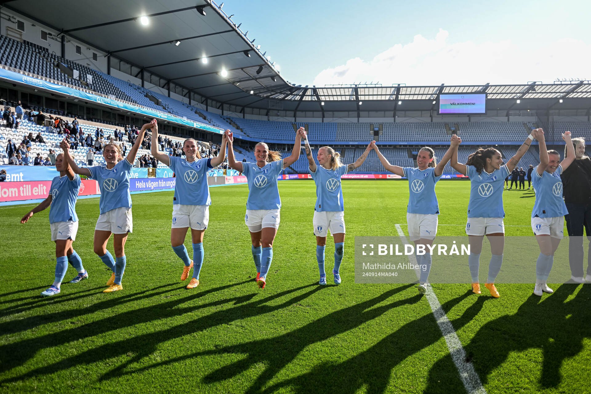 Malmö FFs spelare jublar med publiken