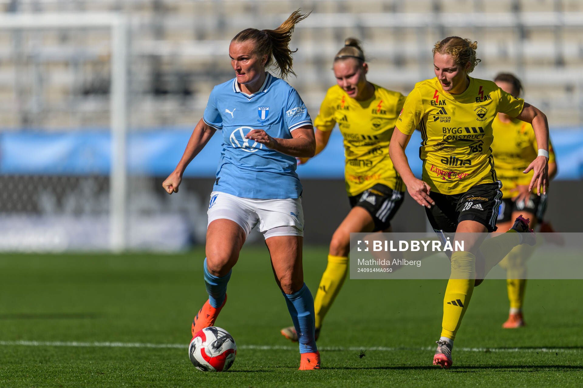 Malmö FFs Lovisa Gustafsson och Gamla Upsalas Julia
