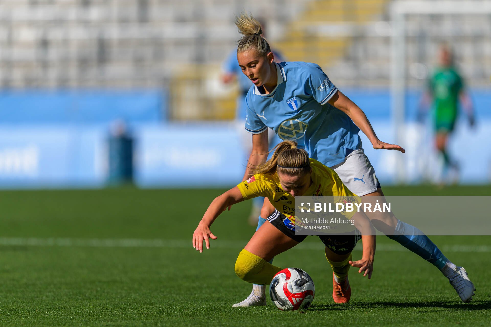 Gamla Upsalas Ebba Costow och Malmö FFs Beatrice Persson