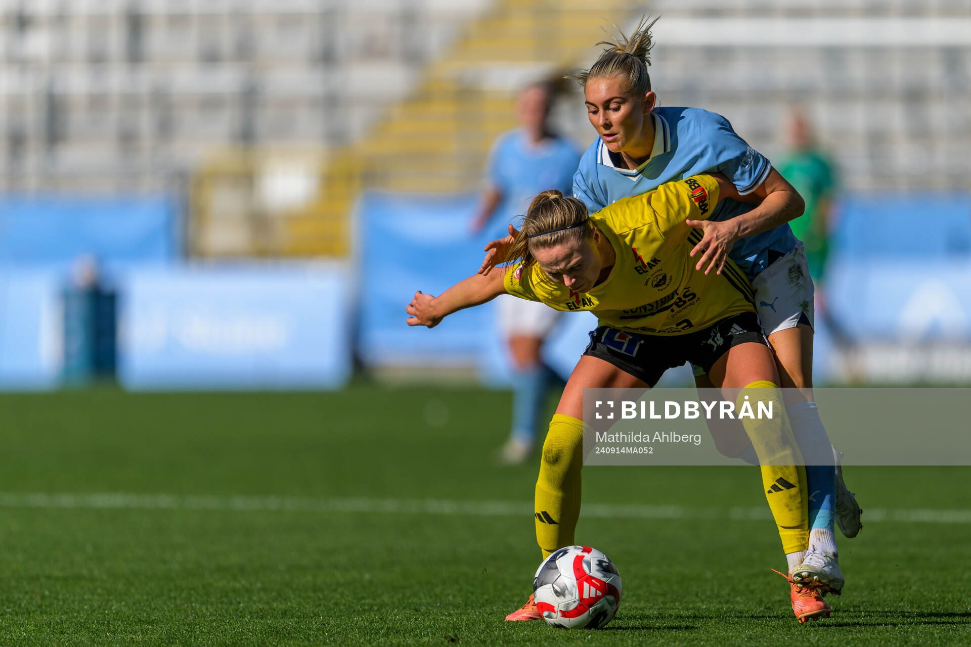 Gamla Upsalas Ebba Costow och Malmö FFs Beatrice Persson