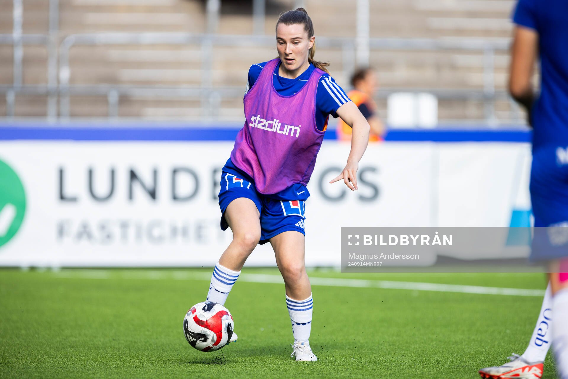 IFK Norrköpings Carrie Jones på uppvärmningen