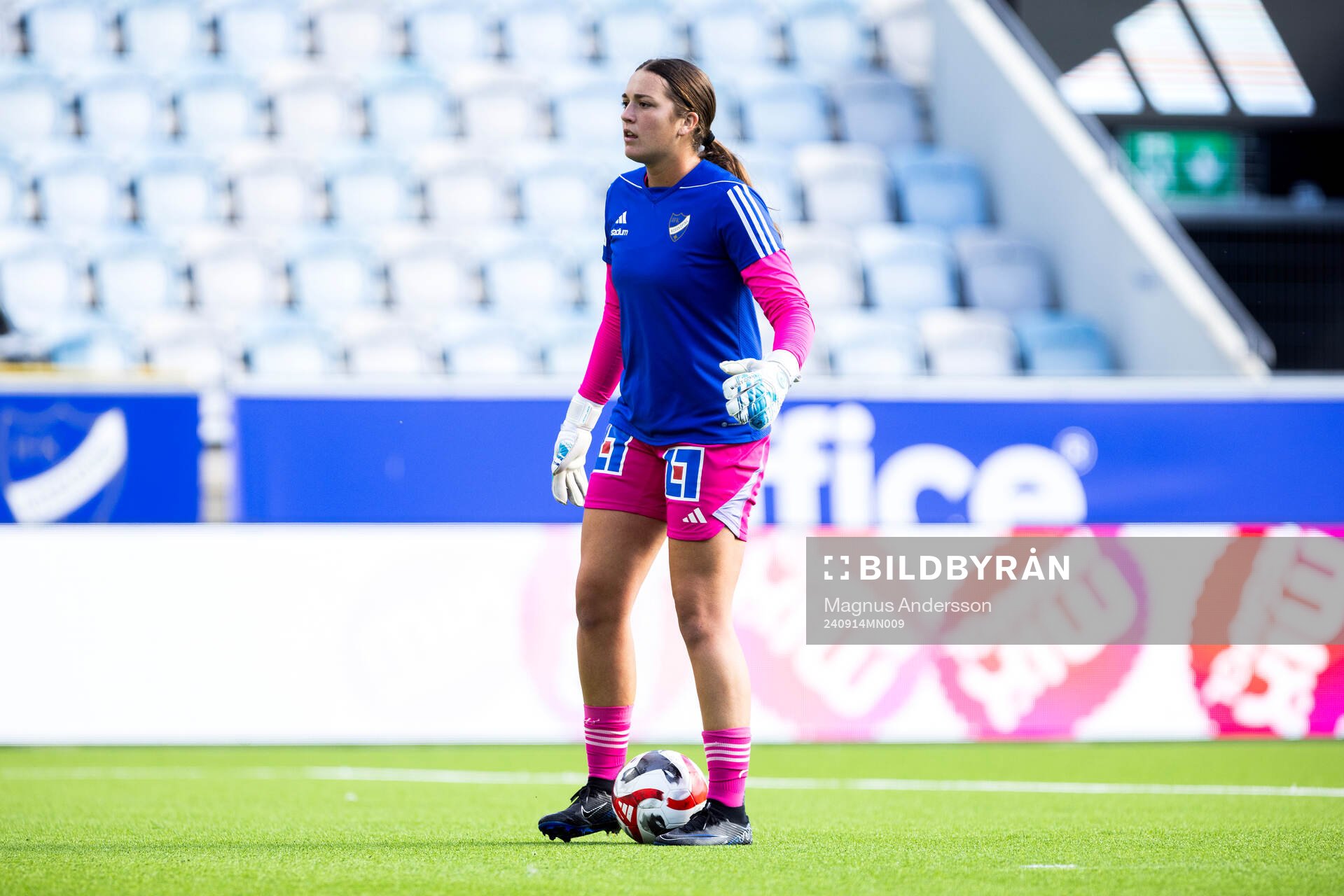 IFK Norrköpings målvakt Caroline Delisle på