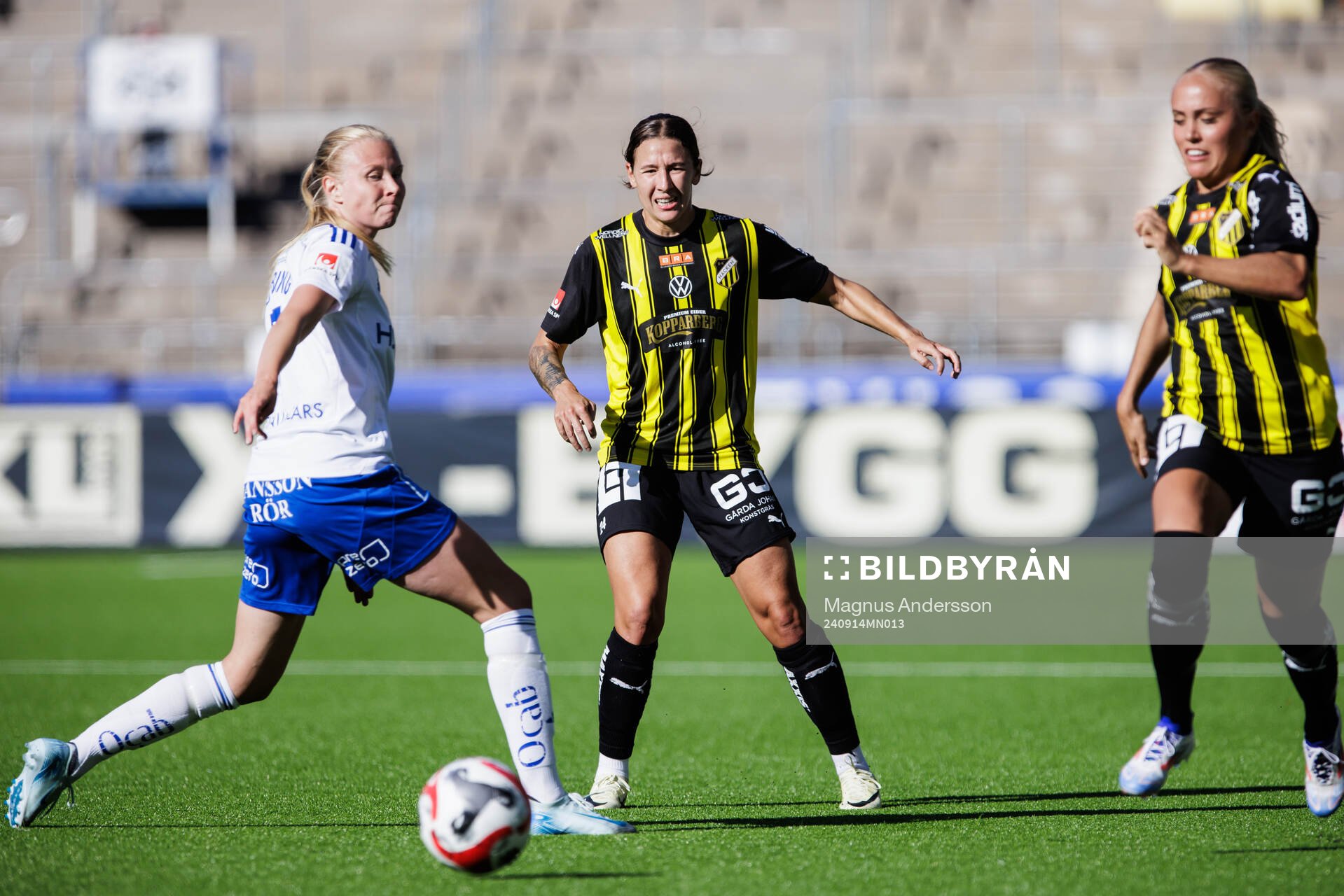 Häckens Tabby Tindell och Alva Selerud mot IFK