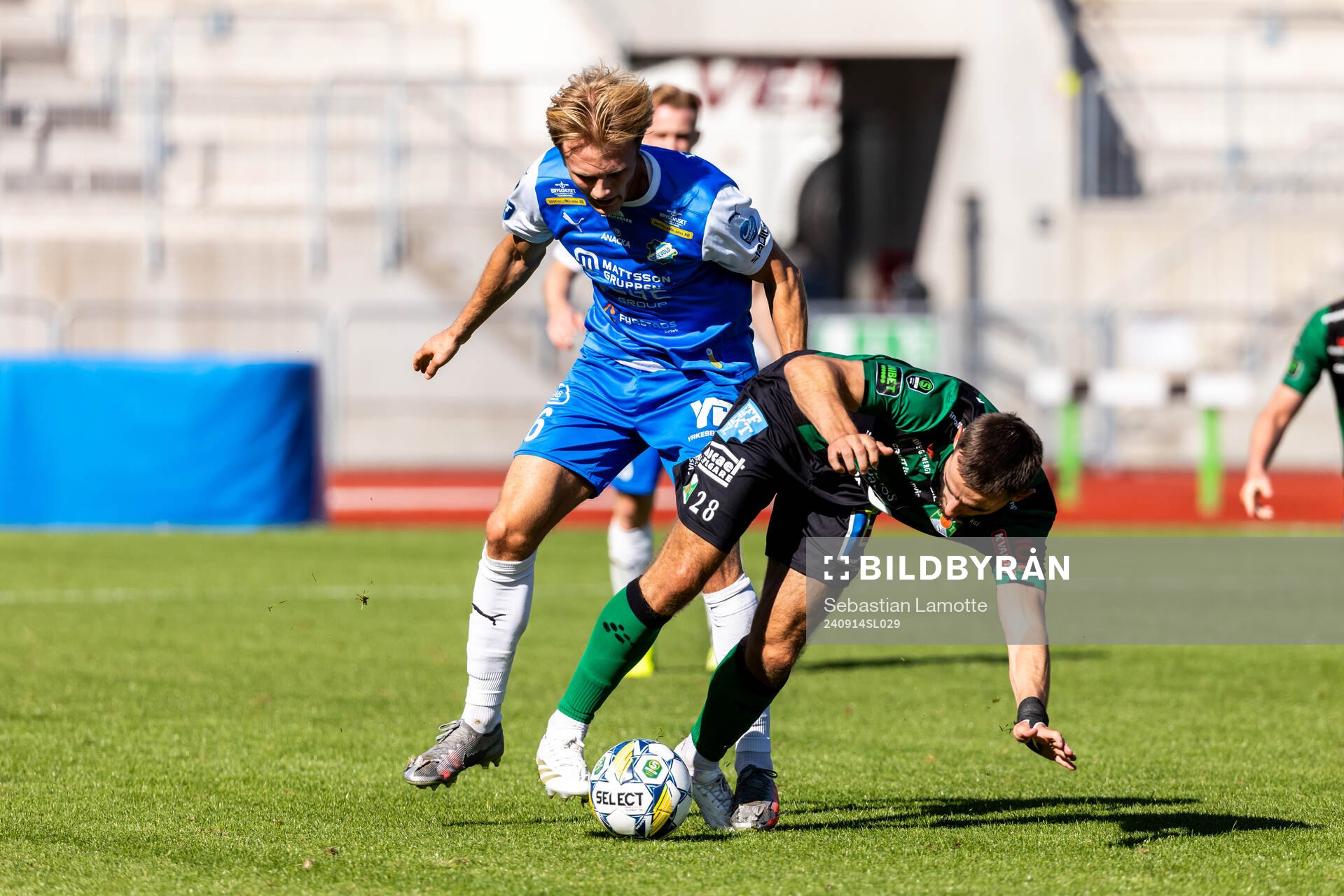 Varbergs Erion Sadiku  och IK Oddevolds Gabriel Sandberg