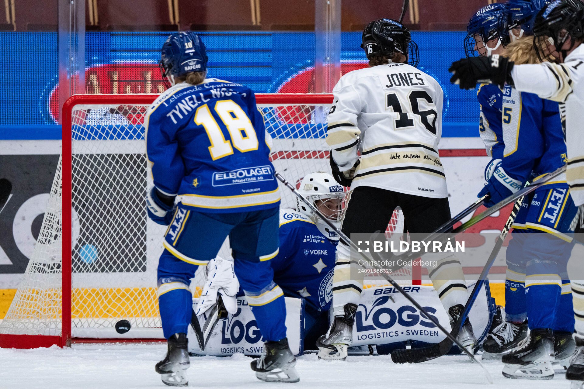 Leksands Matilda Af Bjur gör mål 0-1, i bild också