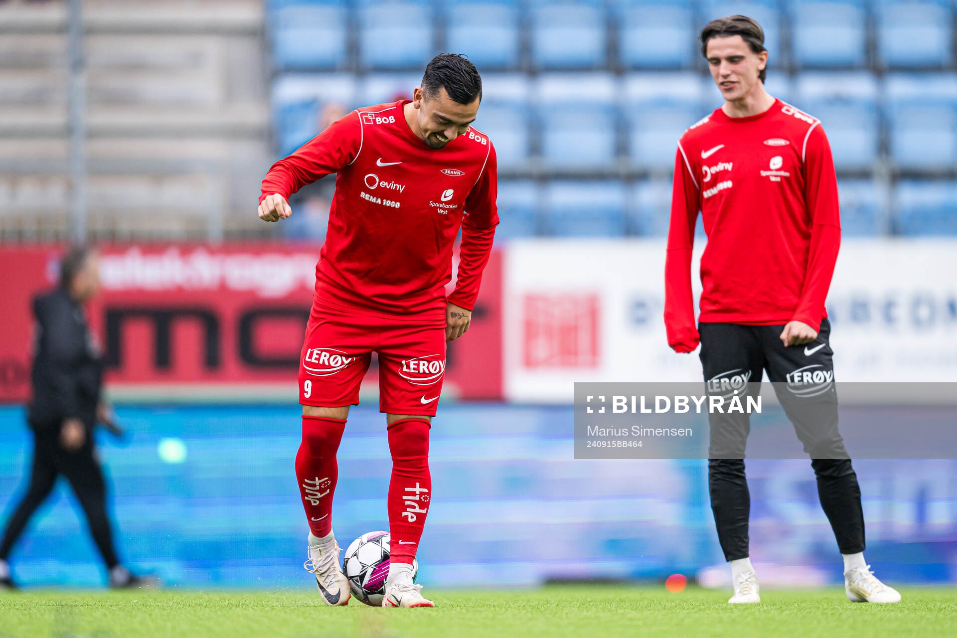 Niklas Fernando Castro of Brann warms up