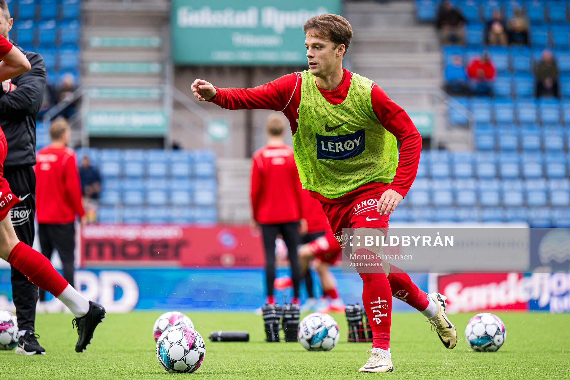 Felix Horn Myhre of Brann warms up