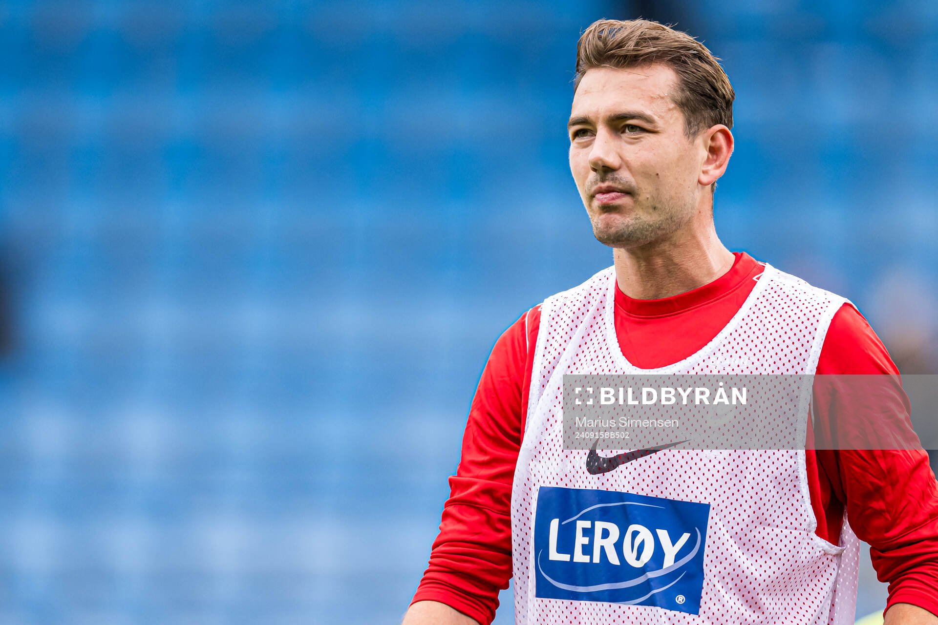 Fredrik Pallesen Knudsen of Brann warms up