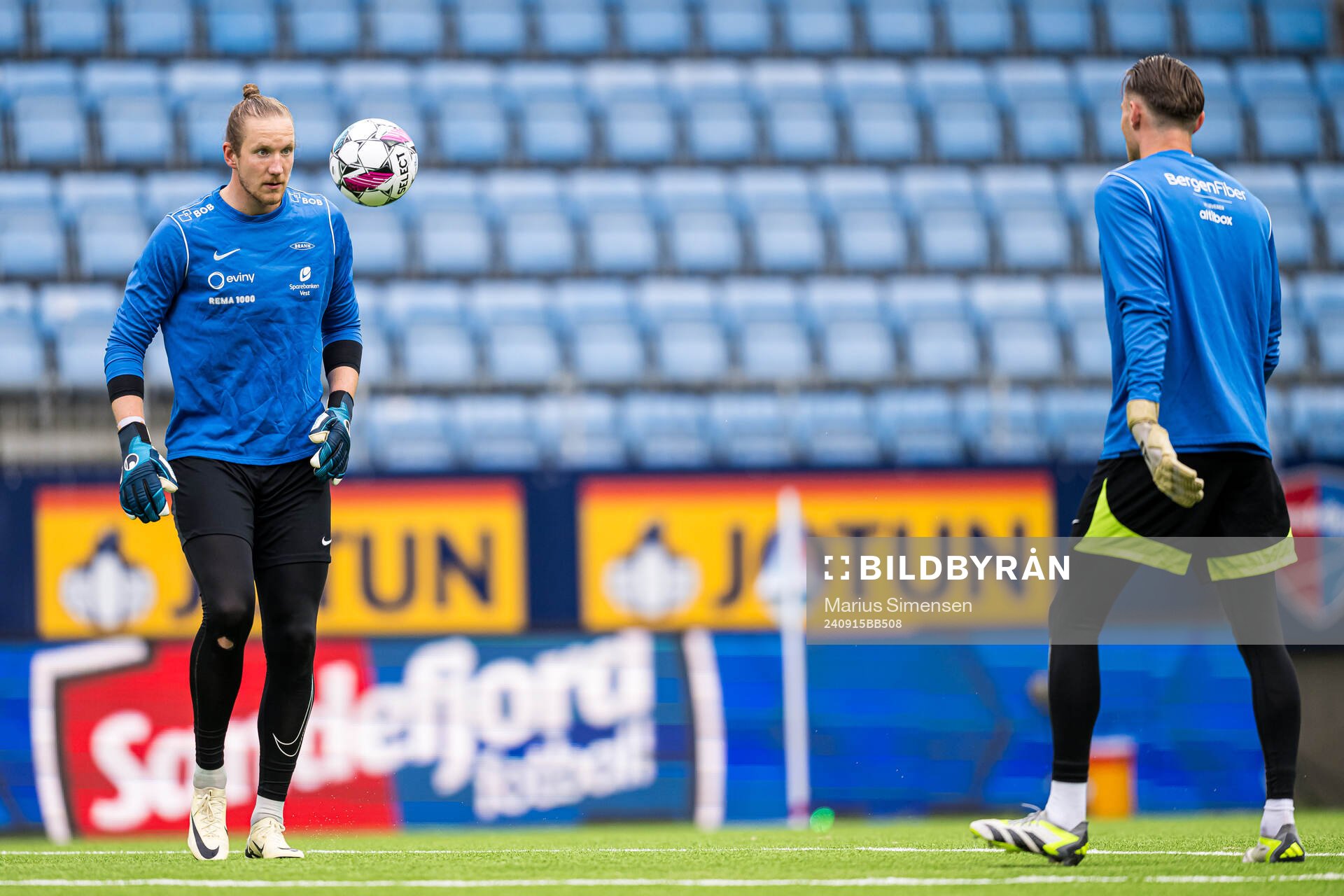 Eirik Holmen Johansen of Brann warms up