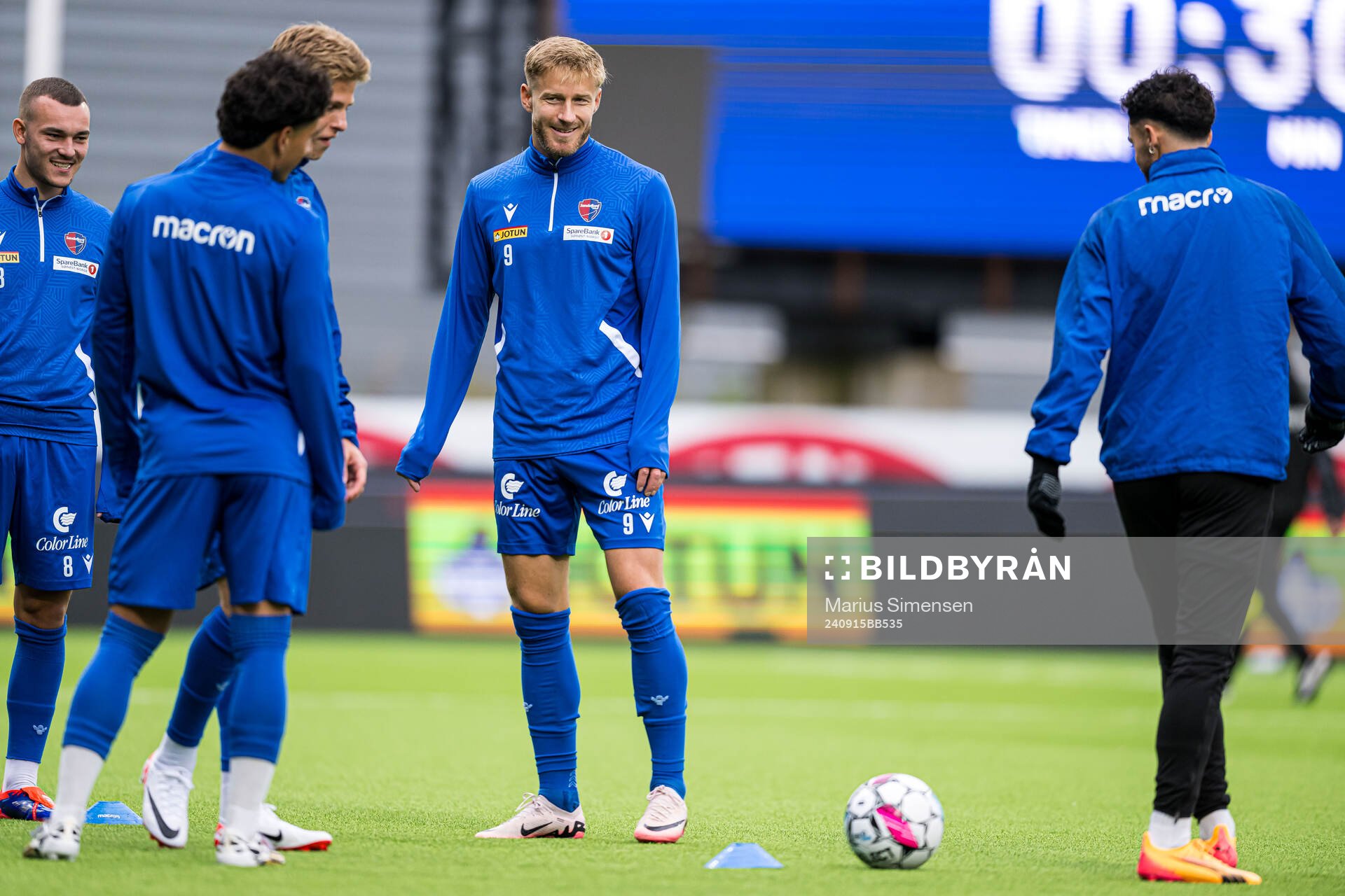 Alexander Ruud Tveter of Sandefjord warms up ahead of the Eliteserien match between Sandefjord and Brann on September 15, 2024 in Sandefjord.