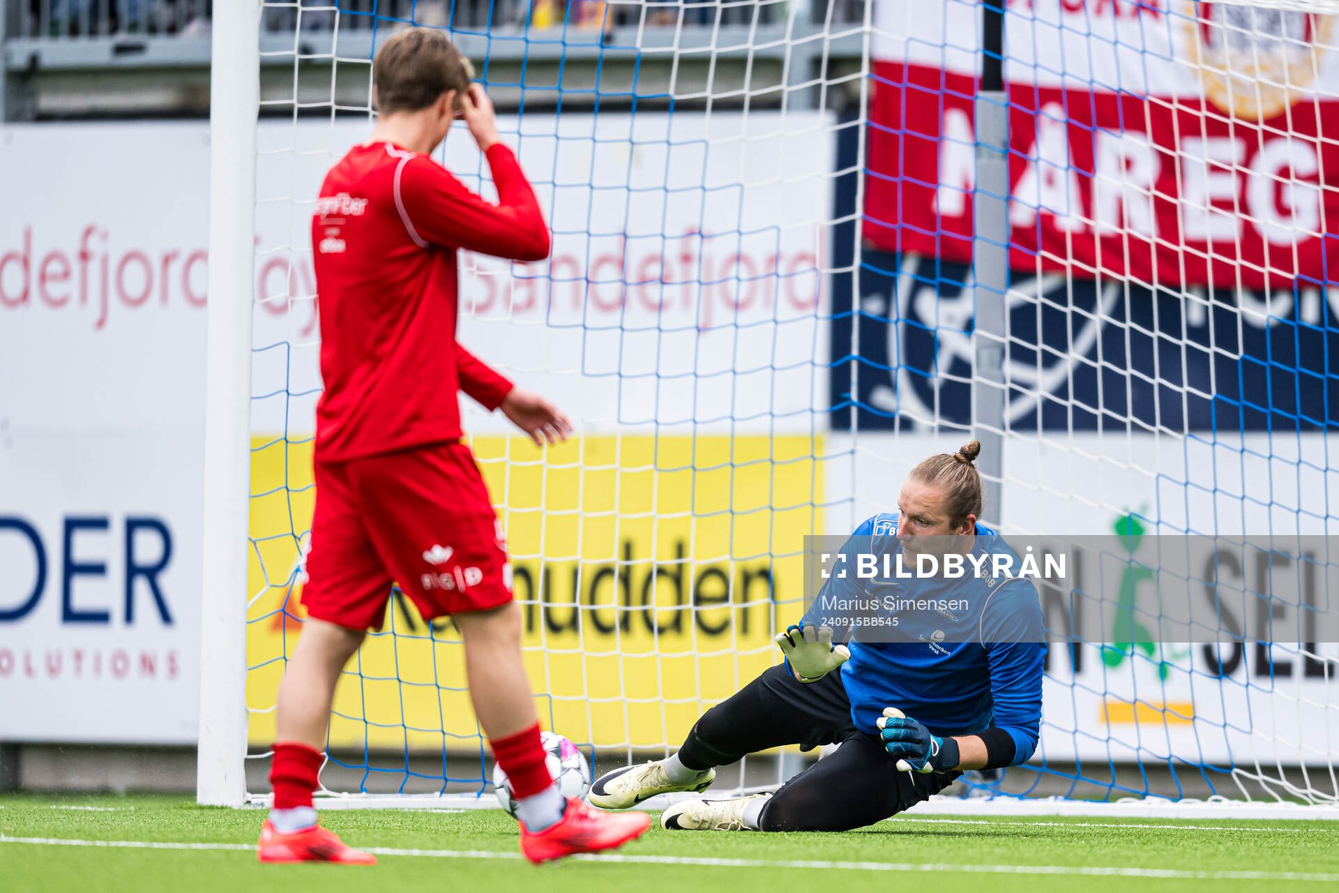 Eirik Holmen Johansen of Brann warms up ahead of the Eliteserien match between Sandefjord and Brann on September 15, 2024 in Sandefjord.