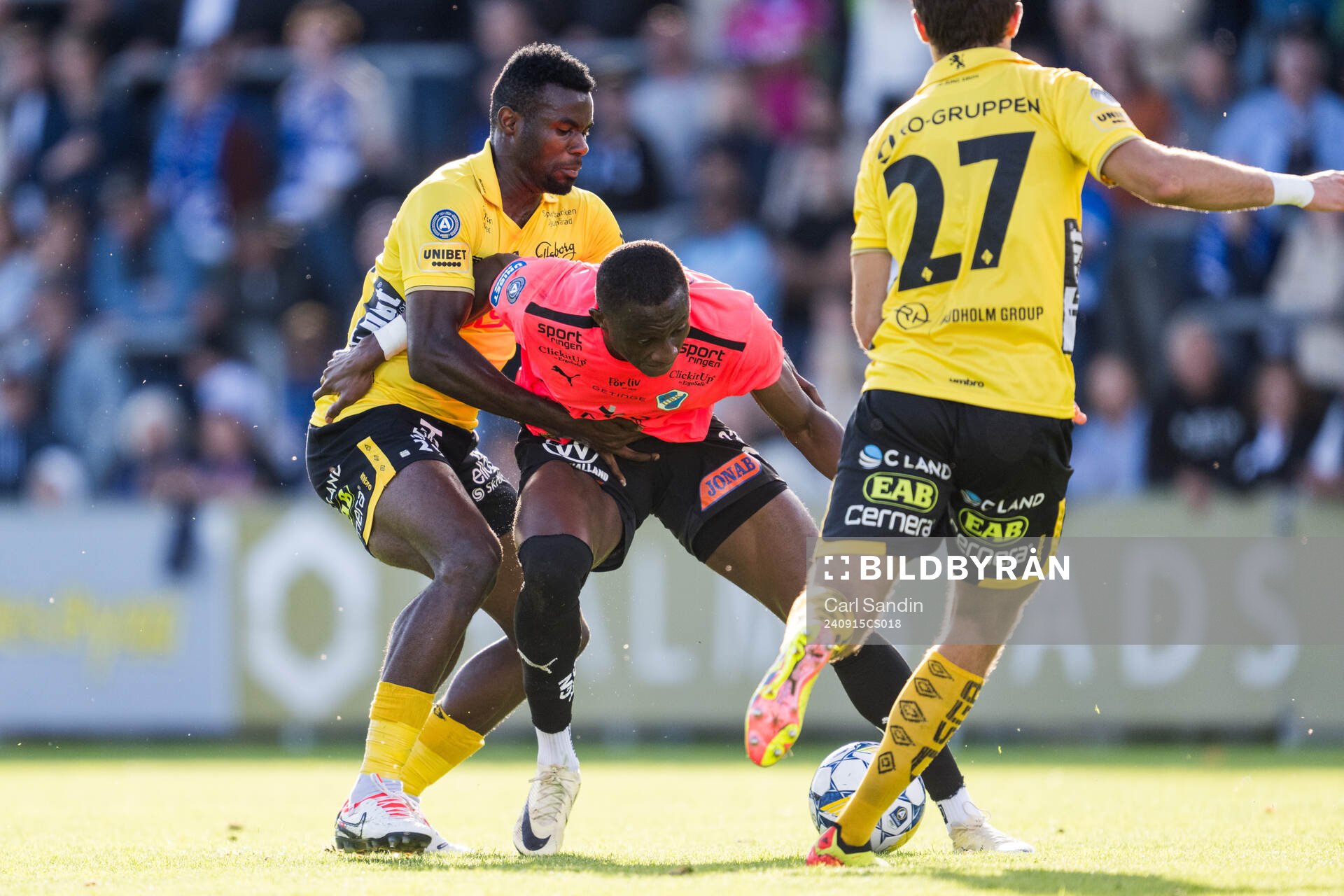 Elfsborgs Ibrahim Buhari och Halmstads Yannick Agnero