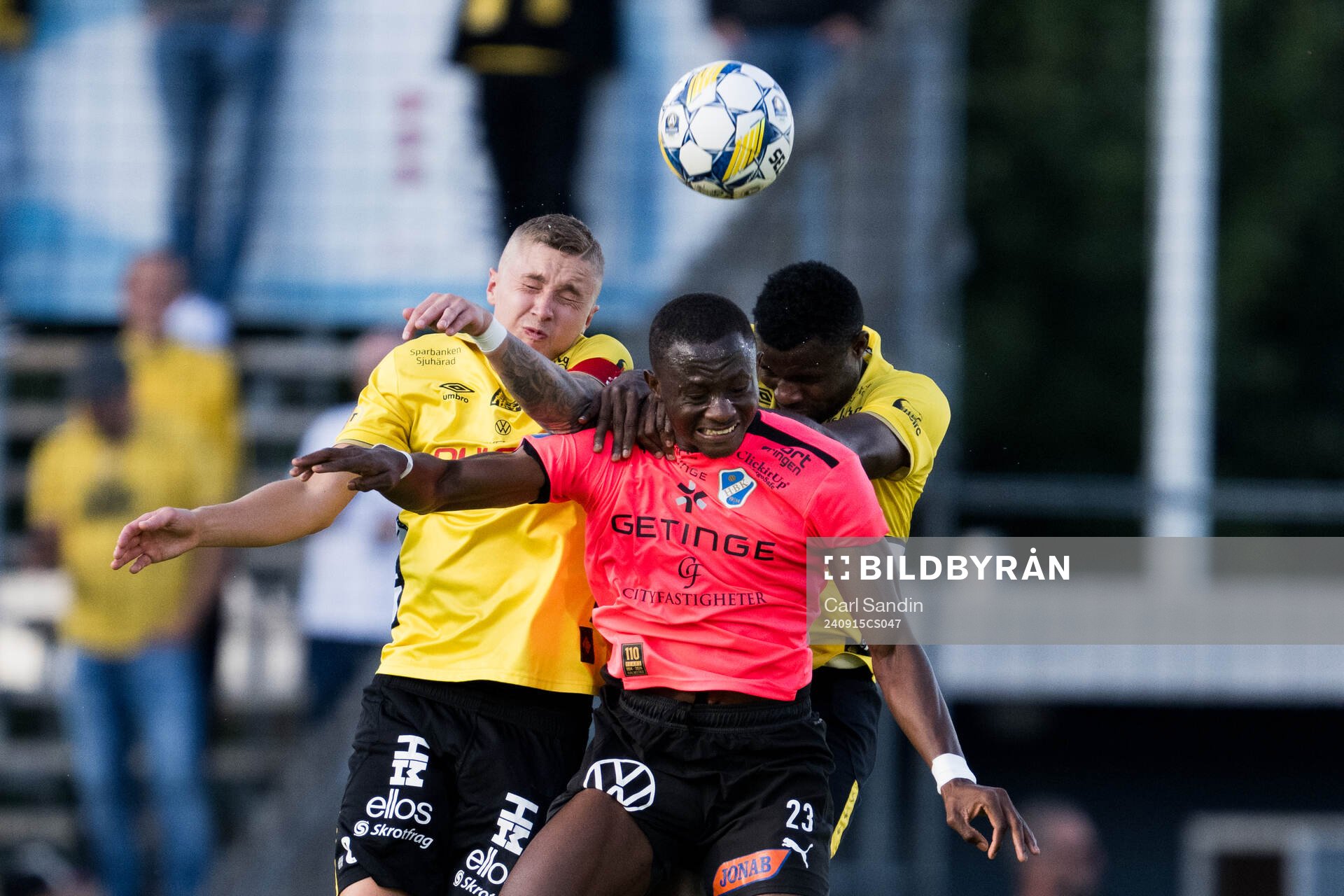 Elfsborgs Sebastian Holmen och Ibrahim Buhari och Halmstads