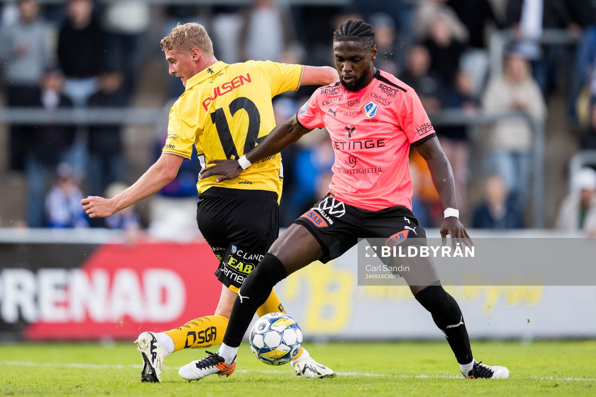 Elfsborgs Emil Holten och Halmstads Joseph Baffoe