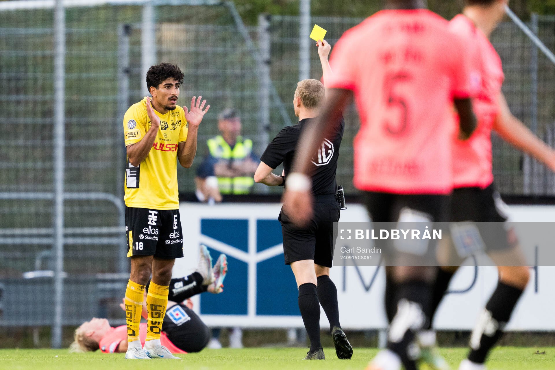 Elfsborgs Ahmed Qasem får gult kort